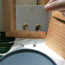 Load image into Gallery viewer, Natural Freshwater Pearl Earrings