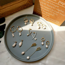 Load image into Gallery viewer, Natural Freshwater Pearl Earrings