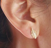 Load image into Gallery viewer, Feather Earring