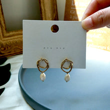 Load image into Gallery viewer, Natural Freshwater Pearl Earrings