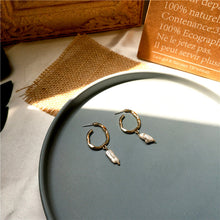 Load image into Gallery viewer, Natural Freshwater Pearl Earrings