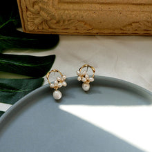 Load image into Gallery viewer, Natural Freshwater Pearl Earrings