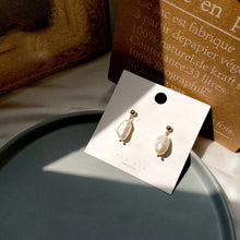 Load image into Gallery viewer, Natural Freshwater Pearl Earrings