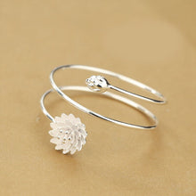 Load image into Gallery viewer, Flower Wrap Bangle