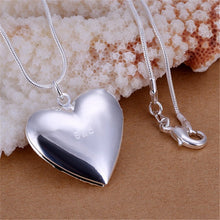 Load image into Gallery viewer, Pretty Heart Pendant Necklace